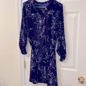 Large dress, pocket in front